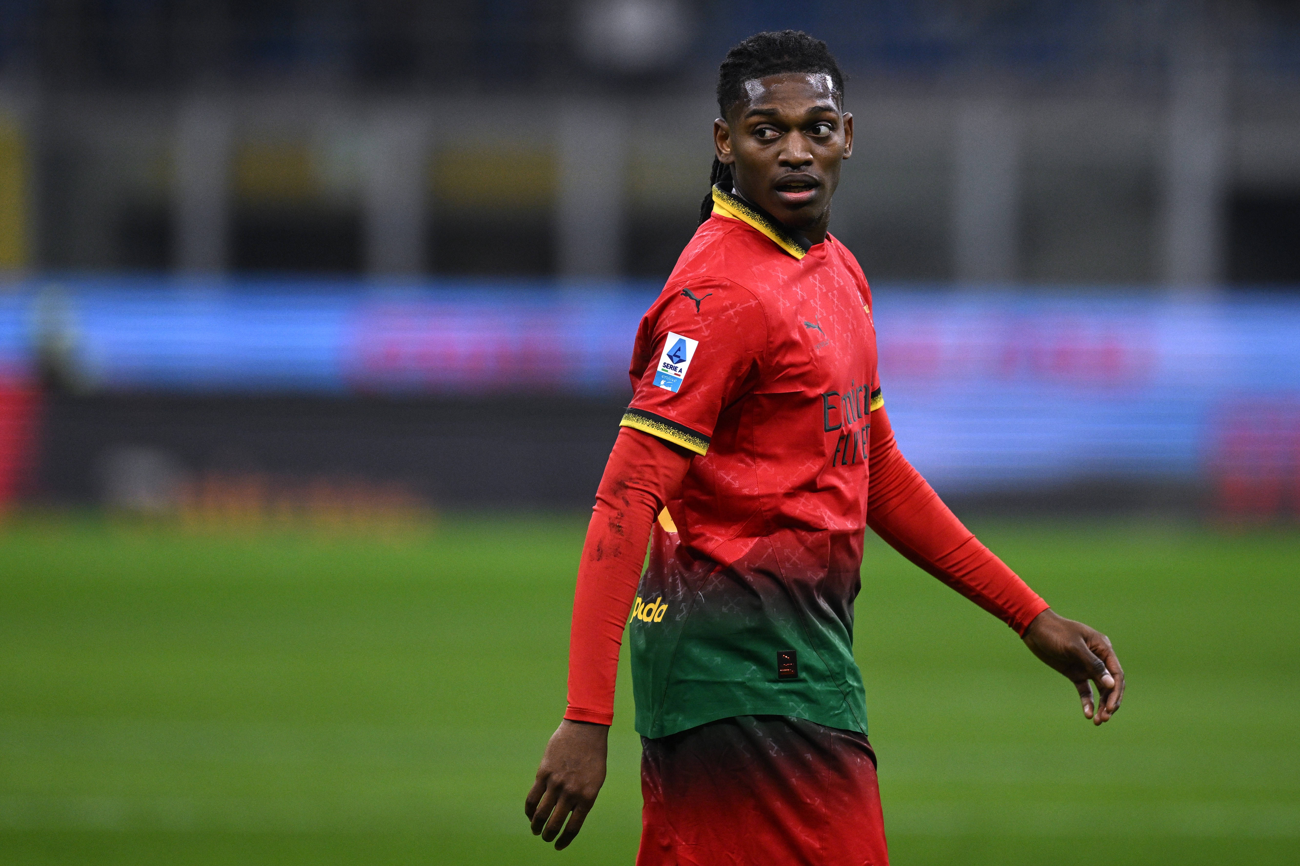 米兰跟队：莱奥仍感到小腿不适，出战博洛尼亚可能性不大